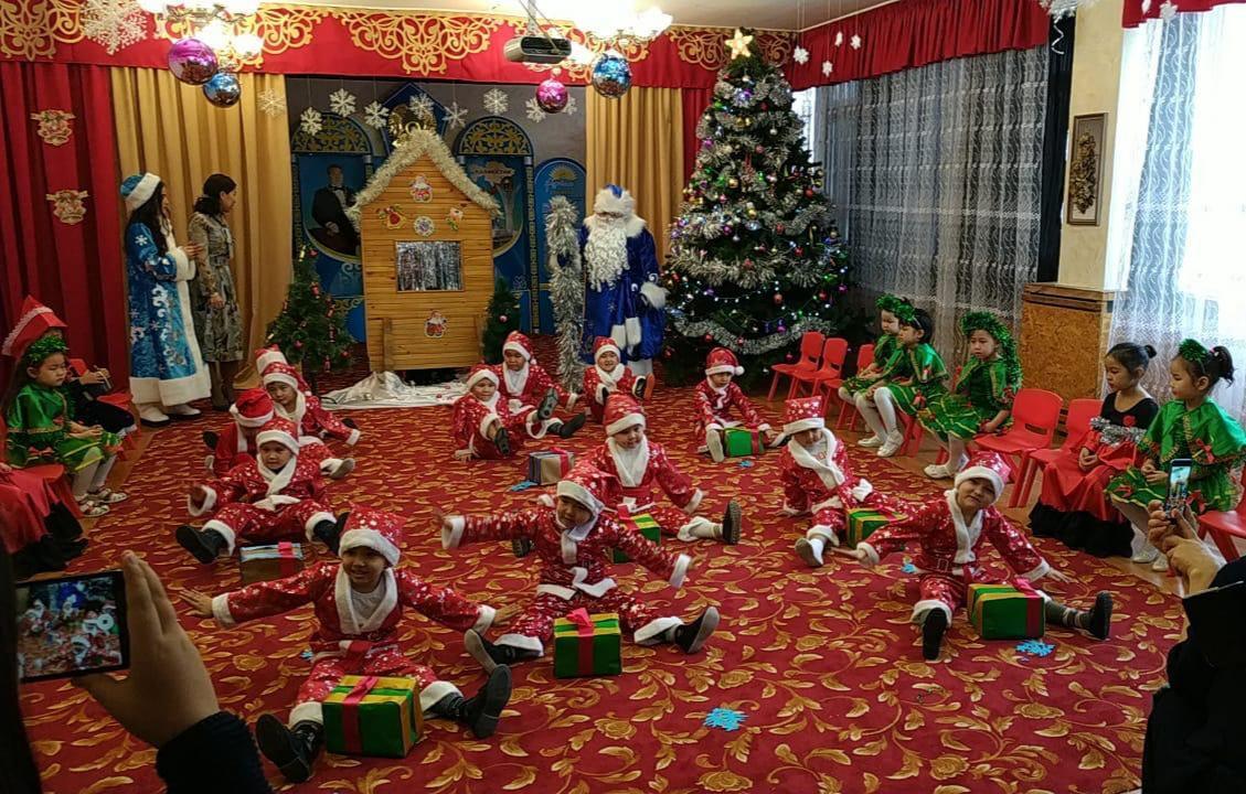 Қош келдің,Жаңа жыл! мерекесіне арналған  ертеңгіліктер барлық топтарда өткізілді.Ертеңгілікке Аяз ата,Ақша қар,Қызыл телпек пен Қасқыр,Түлкі мен Аққала кейіпкерлері қатысып балалардың мерекеге деген қызығушылықтарын арттырды.