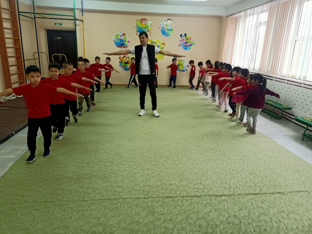 Физикалық дамыту балалардың  салауатты өмір салты дағдыларын  күн  сайынғы ұйымдастыру.