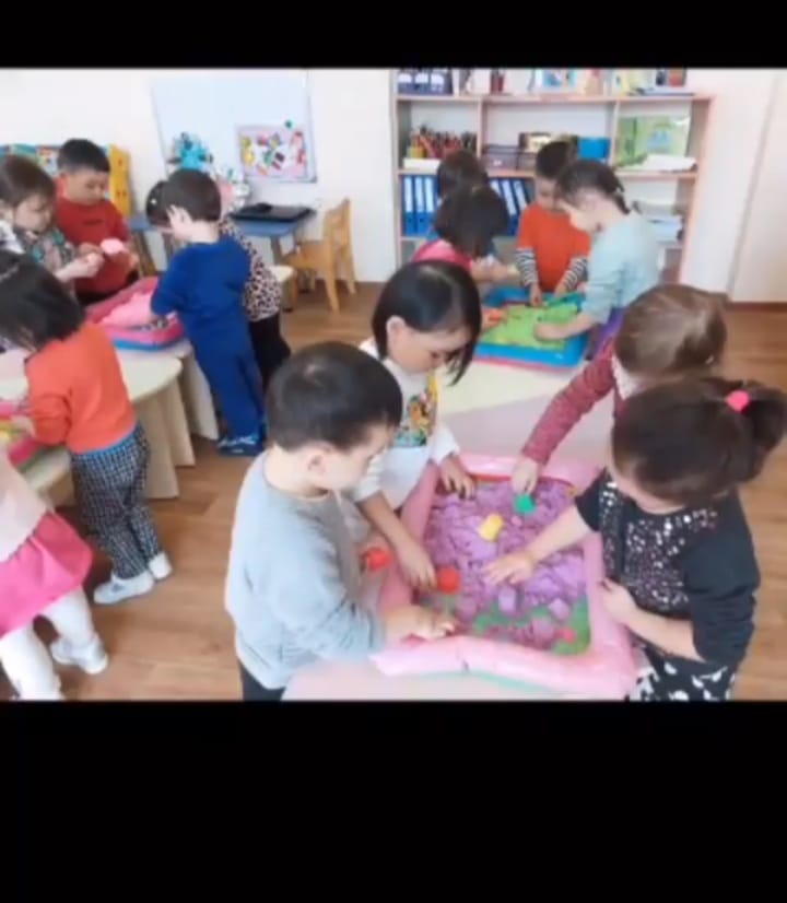 "Бәйшешек" Ортаңғы топ  тәрбиеленушілерін командада жұмыс істей білу дағдыларын қалыптастыру.