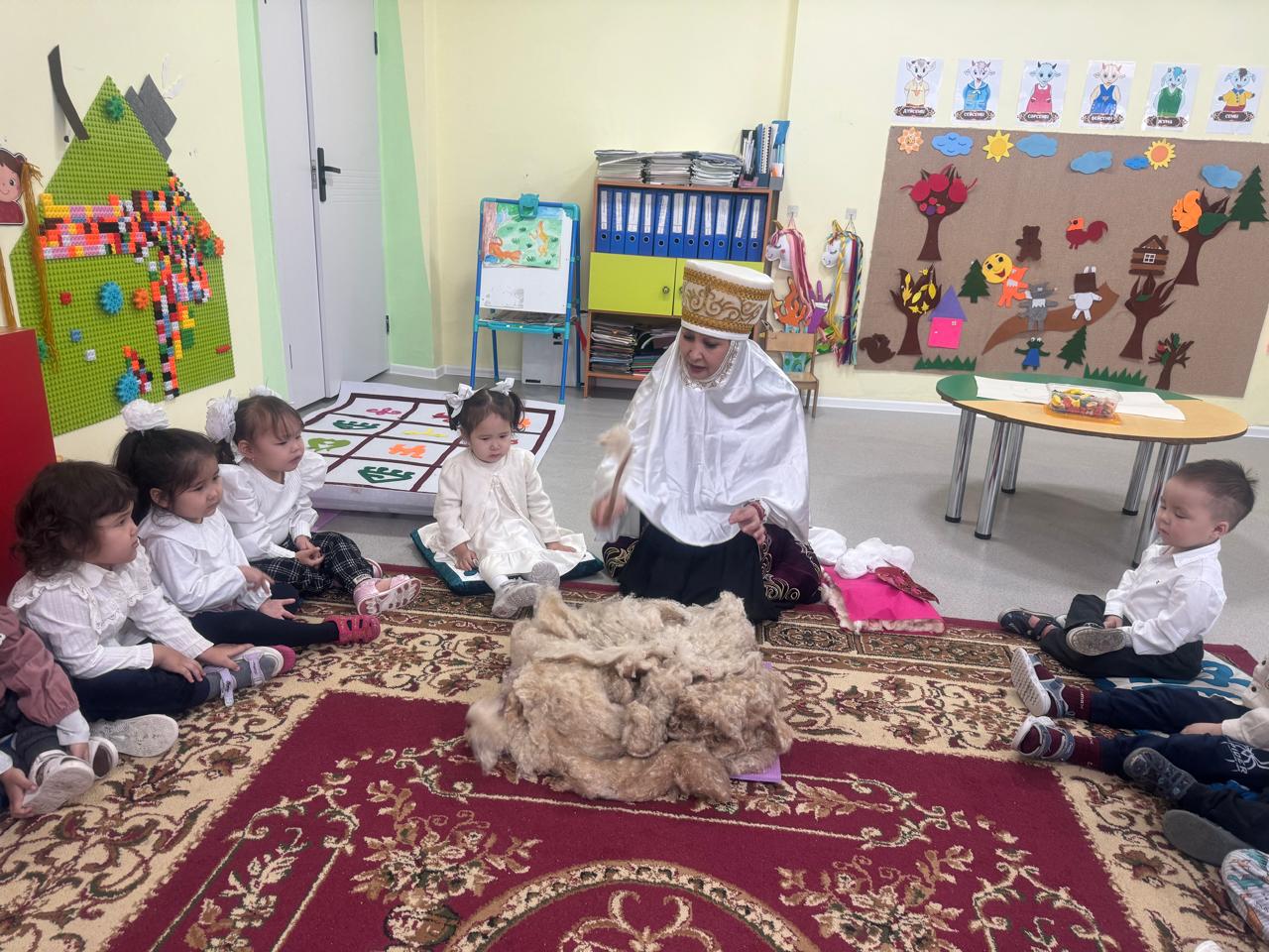 Бір тұтас тәрбие  Әжелер мектебі бойынша өткізілген  "Киіз басу"  дәстүрі атты ұйымдастырылған іс-әрекеті