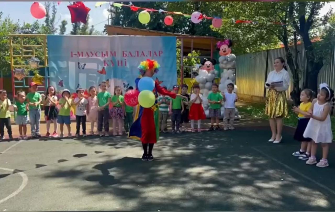 1 маусым балаларды қорғау күні құтты болсын! Барлығыңызға ашық аспан, бейбіт өмір, сәбилерге бақытты балалық шақ, әрқашанда сыңғырлаған күлкі тілейміз.