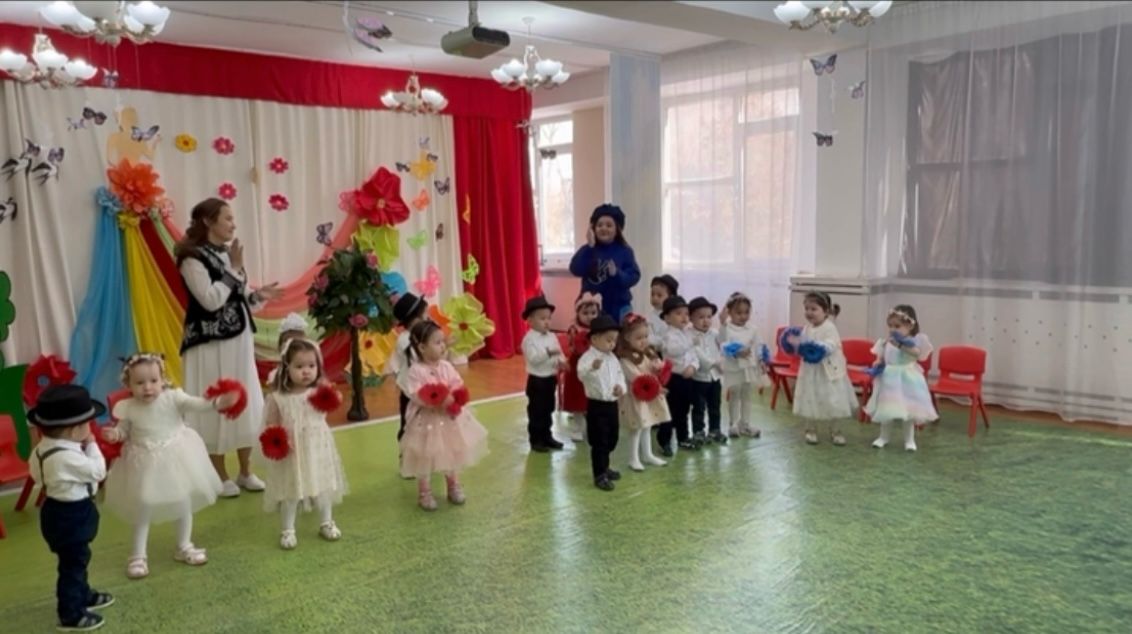 "Ақ мамам" - Аналар мерекесімен бірге көктем мезгілінің ерекшелігін атай отырып, табиғаттың жаңаруын, құлпыруын балаларға жеткізу.